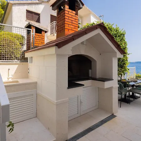 Beachfront Leonardo With Pool *