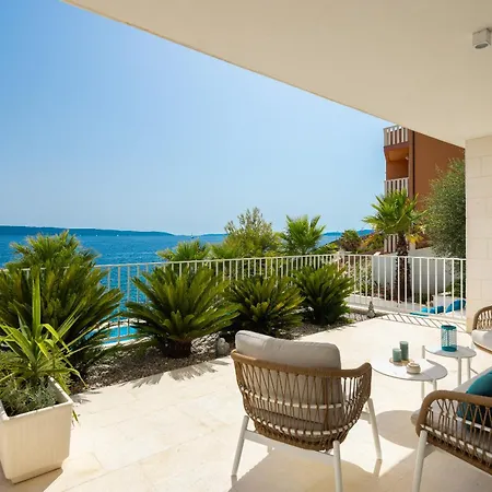 فيلة Beachfront Leonardo With Pool *