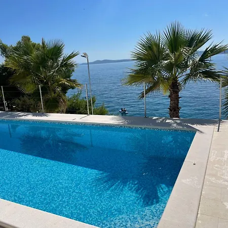 빌라 Beachfront Leonardo With Pool *