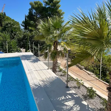 Beachfront Leonardo With Pool Trogir
