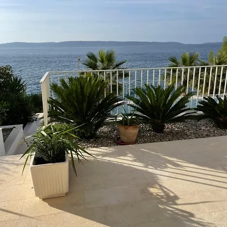 Beachfront Leonardo With Pool