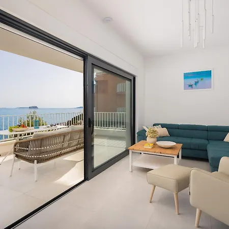 빌라 Beachfront Leonardo With Pool