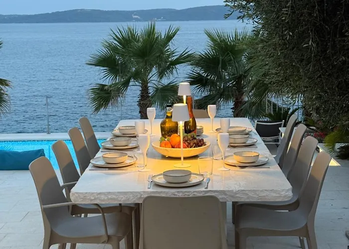 Beachfront Leonardo With Pool *