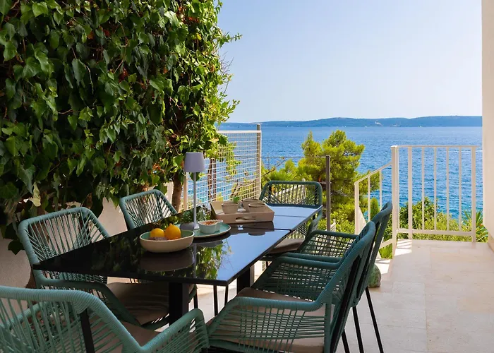 Beachfront Leonardo With Pool Trogir