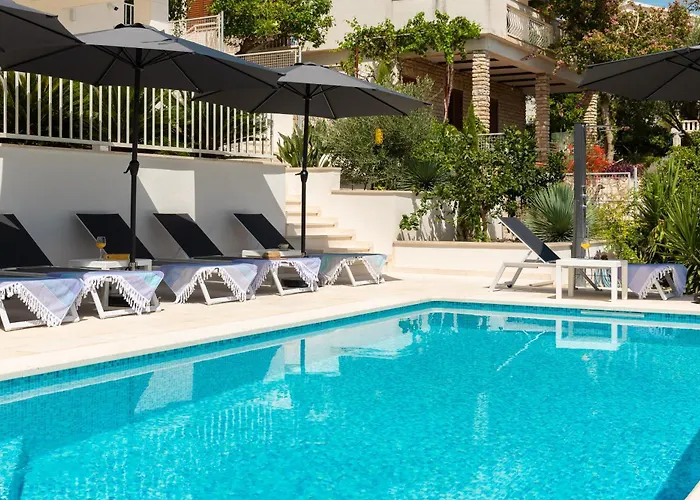 Beachfront Leonardo With Pool Villa