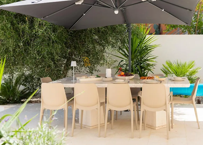 Villa Beachfront Leonardo With Pool *