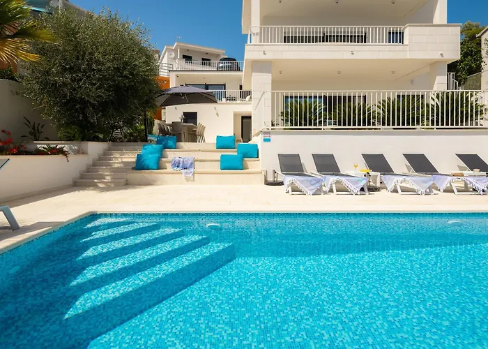 Beachfront Leonardo With Pool Trogir