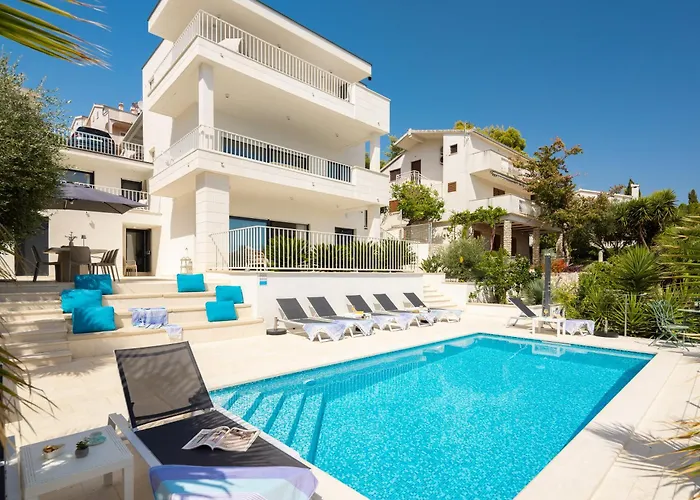 Beachfront Leonardo With Pool Villa