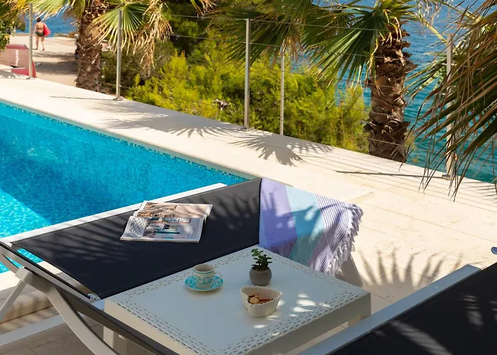 Beachfront Leonardo With Pool Villa *