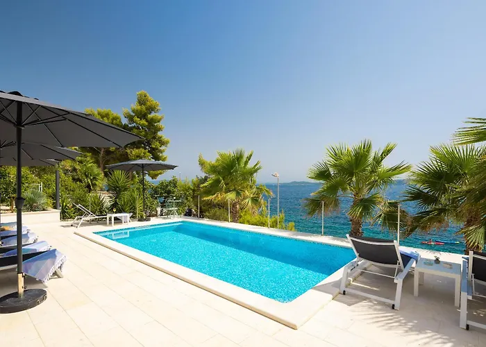 Beachfront Leonardo With Pool Villa *