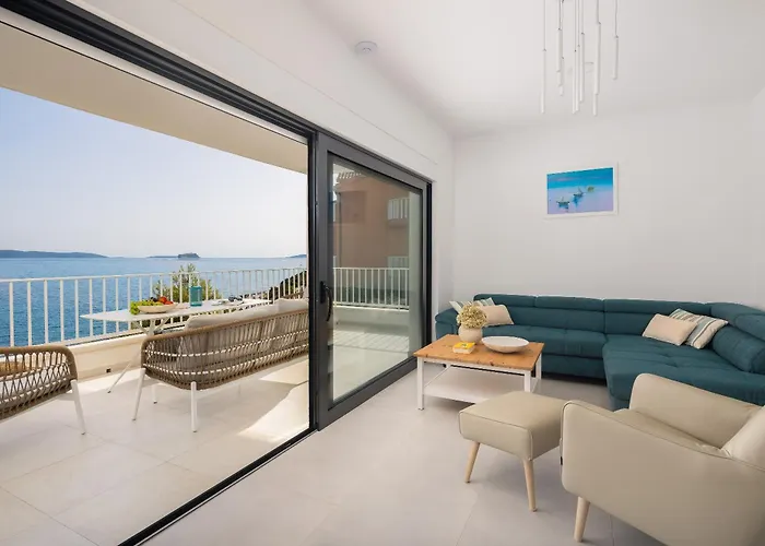 Villa Beachfront Leonardo With Pool