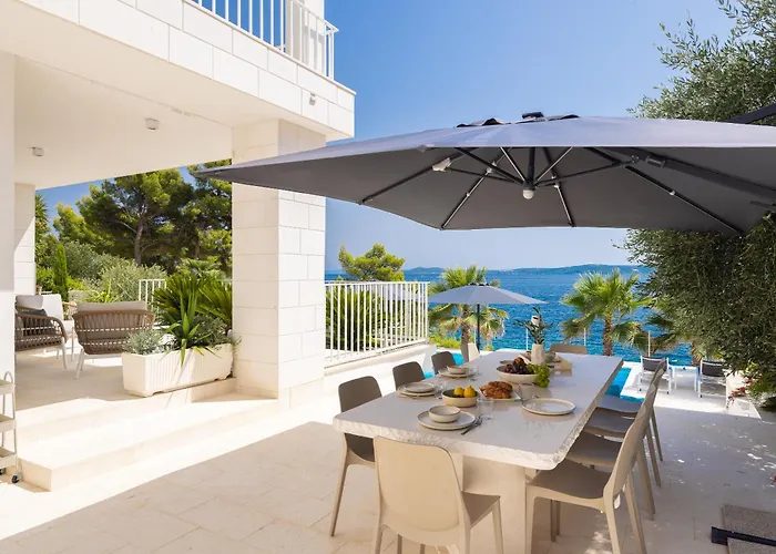 Beachfront Leonardo With Pool Villa *