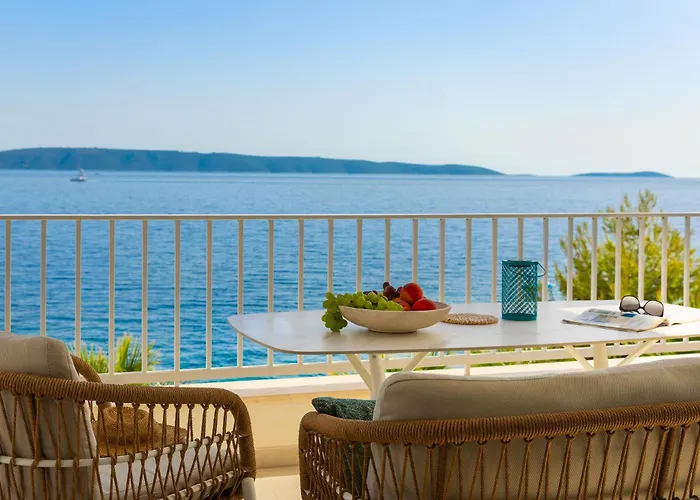 Villa Beachfront Leonardo With Pool *