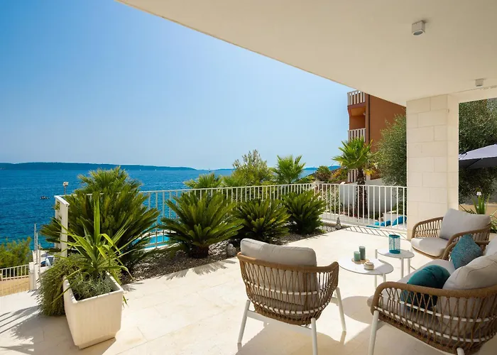 Villa Beachfront Leonardo With Pool *