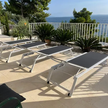 Willa Beachfront Leonardo With Pool *