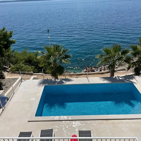 Beachfront Leonardo With Pool Willa Trogir