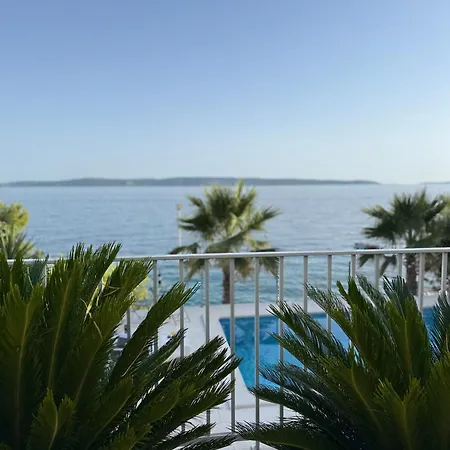 Beachfront Leonardo With Pool Villa Traù