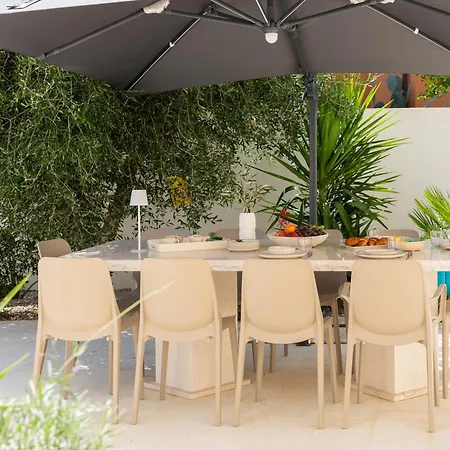 Villa Beachfront Leonardo With Pool *